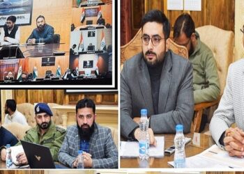 Departure of Hajj Pilgrims: Div Com Kashmir reviews preparations