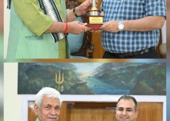 LG Sinha, staff give warm send-off to two key officers