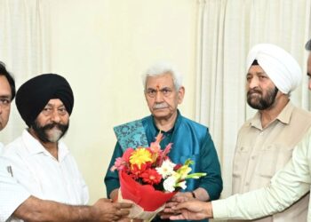 Delegation calls on LG Manoj Sinha