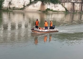 Search on for UP youth who jumped off Budshah Bridge