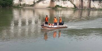 Search on for UP youth who jumped off Budshah Bridge