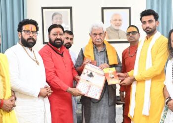 Delegation calls on LG Sinha