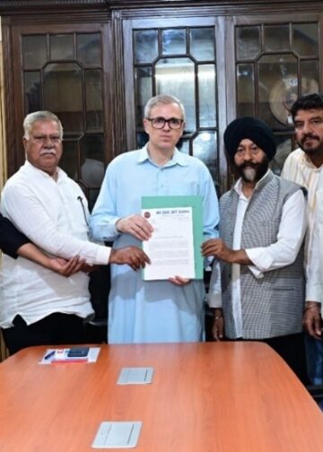 Public representatives, delegations call on CM