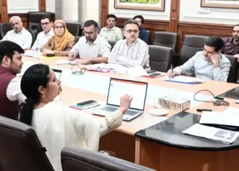 CS assesses flagship urban schemes for sanitation, housing & livelihood generation across J&K