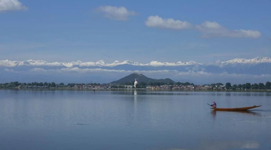 Dal Lake shrinks over 10 %, CAG flags lapses