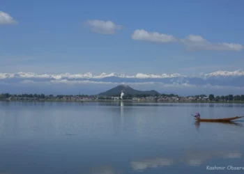 Dal Lake shrinks over 10 %, CAG flags lapses