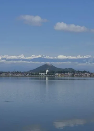 Dal Lake shrinks over 10 %, CAG flags lapses