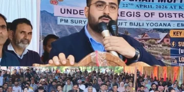 PM Surya Ghar-Muft Bijli Yojana : DC Srinagar presides over registration camp at Kashmir Haat