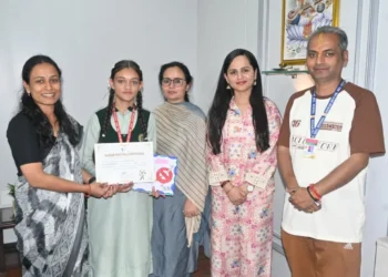 === Nasha Mukt Abhiyaan ===  Dir Info felicitates winners of poster making, slogan writing competition