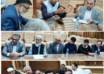 Div Com Kashmir interacts with trade bodies