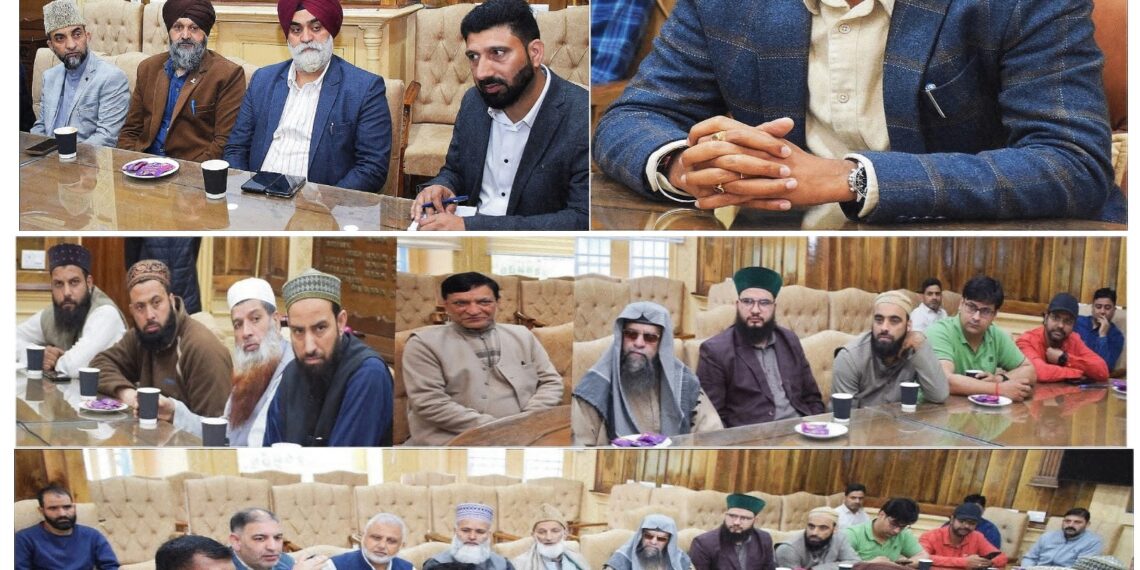 Div Com Kashmir meets religious leaders, invites them for Nasha Mukt Padyatra
