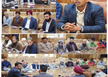 Div Com Kashmir meets religious leaders, invites them for Nasha Mukt Padyatra