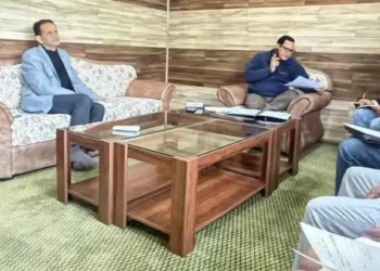 Javid Dar reviews functioning of education department in Baramulla