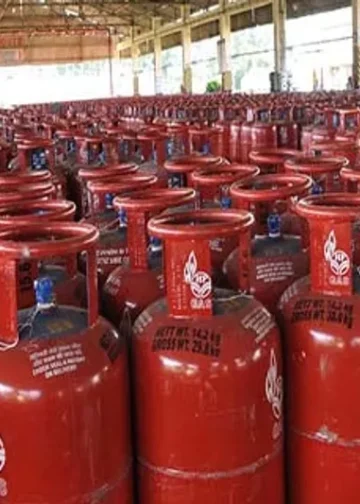 Petroleum Secy chairs meet to review fuel situation in States, UTs