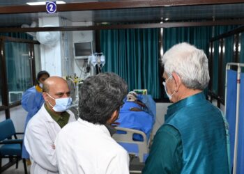 LG visits Udhampur accident victims at GMC Jammu