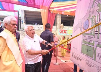 LG attends foundation day of Sarv Shakti Chandi Mata Mandir