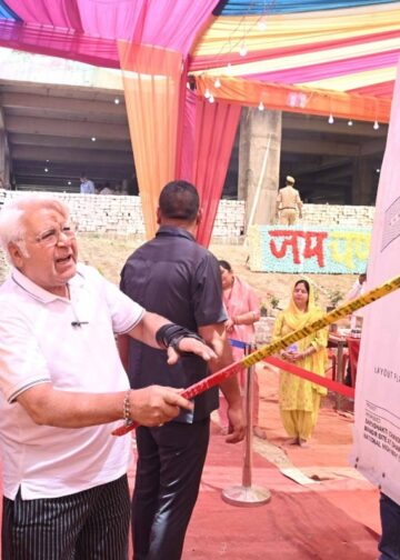 LG attends foundation day of Sarv Shakti Chandi Mata Mandir