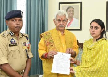 LG presents appointment letter to martyr SI’s wife