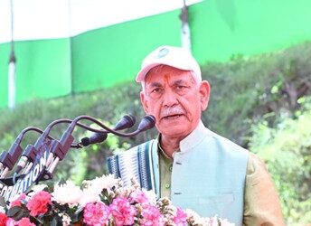Pak smuggling drugs into J&K to fund terrorism, destroy our youth: LG Sinha
