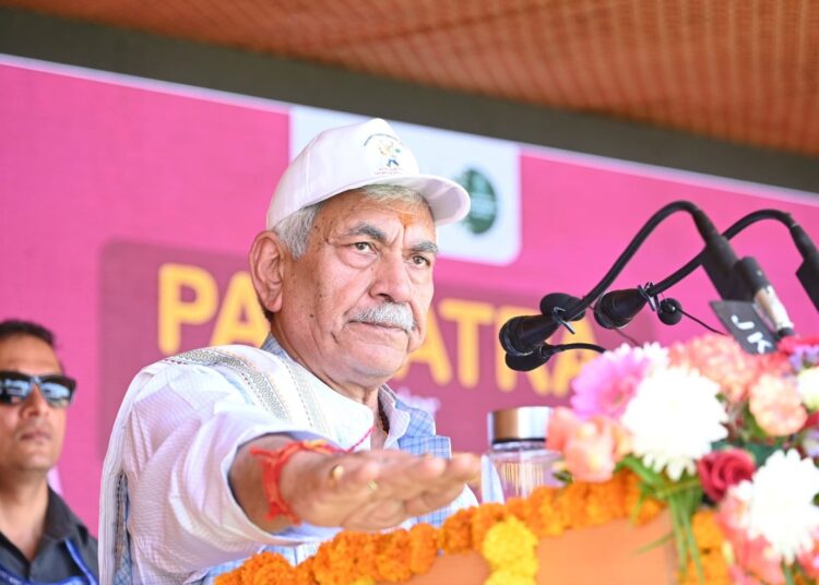 === Nasha-Mukt Campaign ===  Drug abuse eroding foundations of society from within: LG Sinha