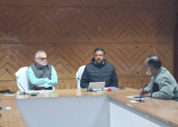 Railways charts roadmap to boost Kashmir’s fruit trade via Parcel Trains