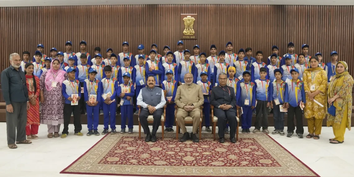 Youth delegation from J&K calls on VP
