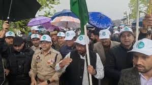 Thousands join anti-drug rally in Handwara amid rain