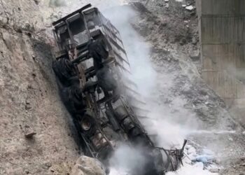 2 killed as truck plunges into nallah, catches fire
