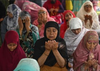 Thousands of Devotees Gathered at Khanqah-e-Moula for Shah-e-Hamadan Urs