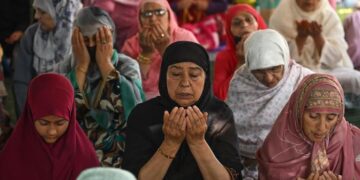 Thousands of Devotees Gather at Khanqah-e-Moula for Shah-e-Hamadan Urs