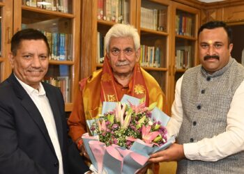 Mahant Rohit Shastri calls on LG Sinha