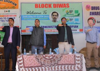 DC Shopian listens to public development issues at Block Diwas Wachi