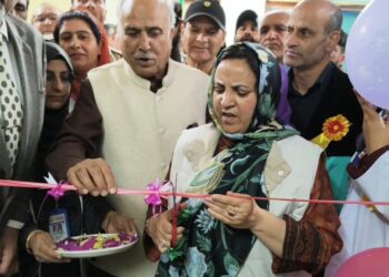 Sakeena Itoo inaugurates Digital X-Ray unit, Thyroid Analyser at PHC Parigam Pulwama