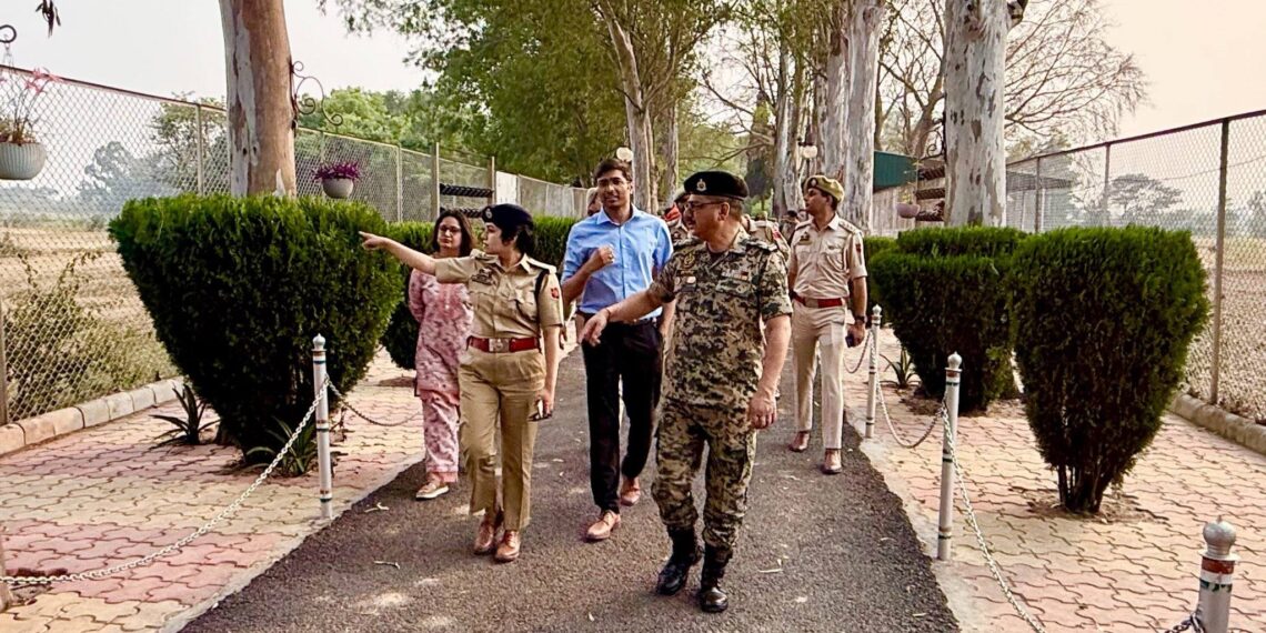 SP visits Octroi border outpost along IB in Jammu