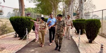 SP visits Octroi border outpost along IB in Jammu
