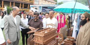 Satish Sharma pitches for promotion of indigenous products at Flea Market