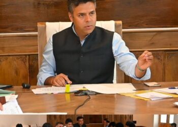 DDC Anantnag reviews progress of PM SGMB Yojana, RRP, MHA scheme