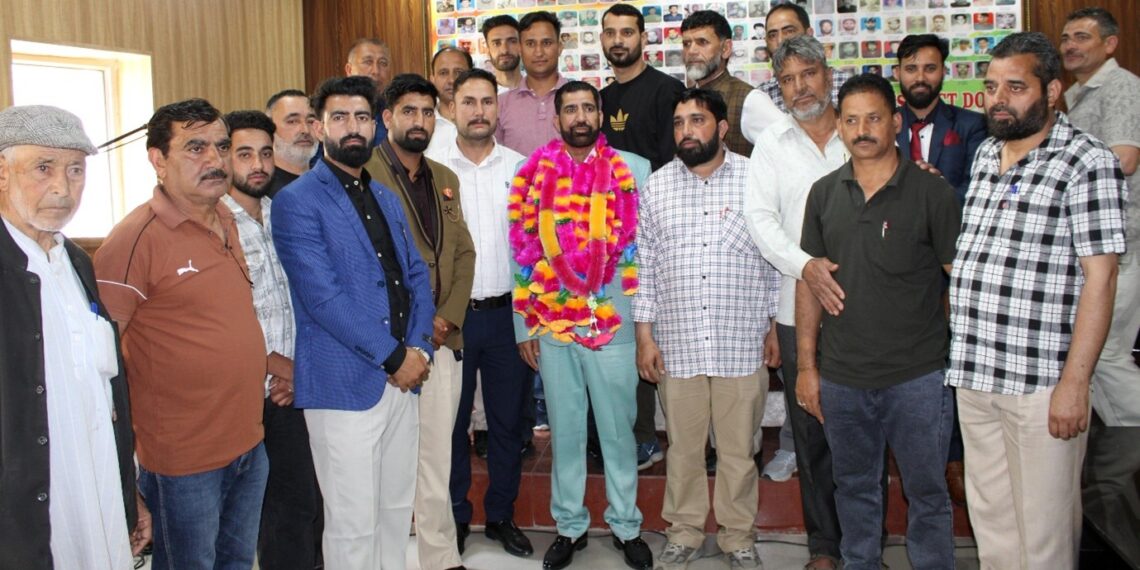 CID CI District Doda bids farewell to ASI Mohd Sikandar Butt on superannuation