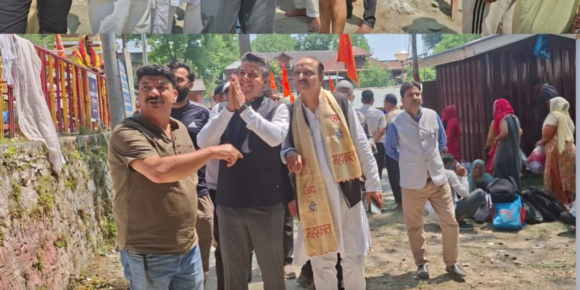 DC Anantnag attends ongoing Holy Adhikmas Kumbh at Mattan