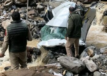 2 dead, 2 missing after vehicle falls in Nallah on Mughal Road