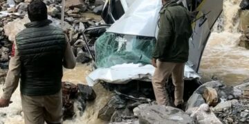 2 dead, 2 missing after vehicle falls in Nallah on Mughal Road
