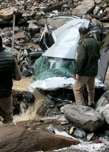 2 dead, 2 missing after vehicle falls in Nallah on Mughal Road
