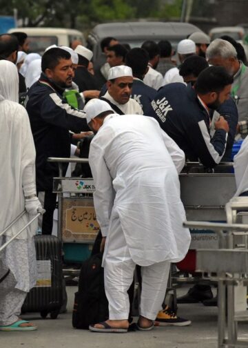 === Ahead of return flights ===  J&K Hajj pilgrims decry baggage curbs