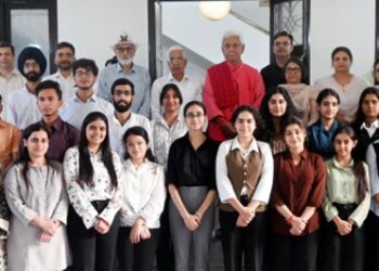 === Design Your Degree ===  LG interacts with JU students, faculty