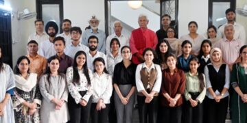 === Design Your Degree ===  LG interacts with JU students, faculty