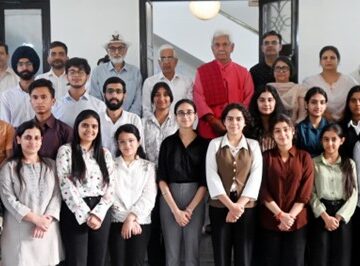 === Design Your Degree ===  LG interacts with JU students, faculty