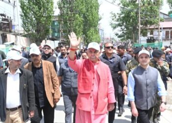 === Over 60,000 people join padyatra in Budgam ===  Drug trafficking, terror funding two hands of same enemy: LG Sinha