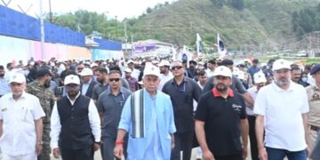 J&K people want stringent action against drug smugglers: LG Sinha
