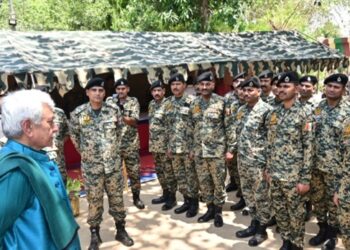 Border villages inheritors of rich tradition, courage: LG Sinha