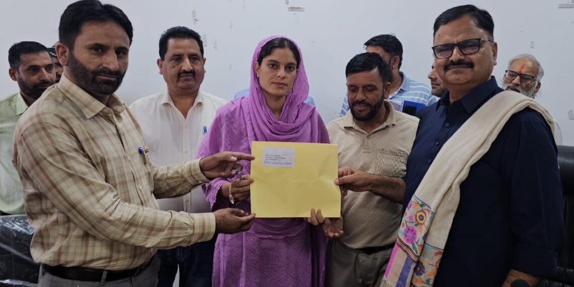 Rana hands over engagement orders to Anganwadi Workers, Helpers in Mendhar, Balakote